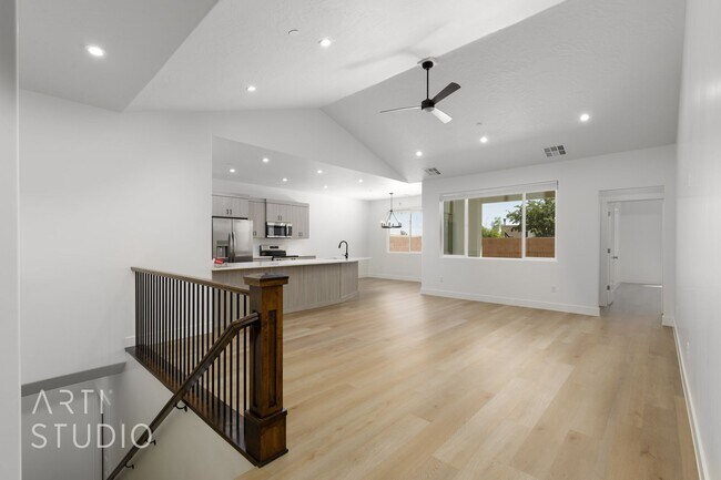 Building Photo - Brand New 3 Bed / 2 Bath Duplex – Modern L...