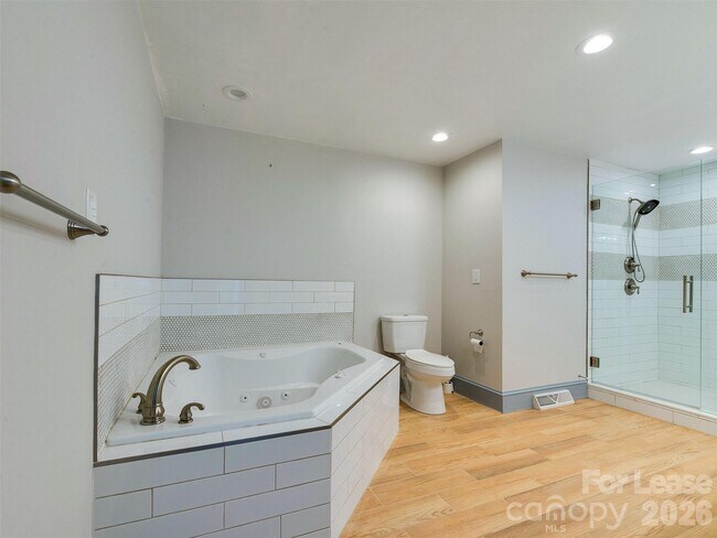 Building Photo - 3921 Sheffield Dr