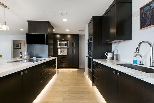 Building Photo - 700 Hildebrand-516.4