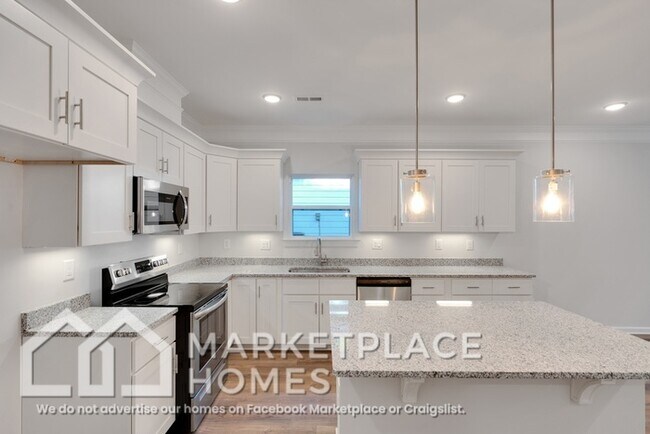Building Photo - 3910 Standish Dr
