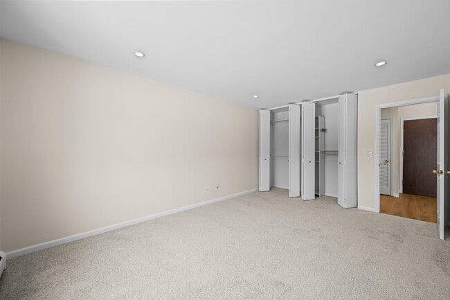 Building Photo - 10385 Dearlove Rd