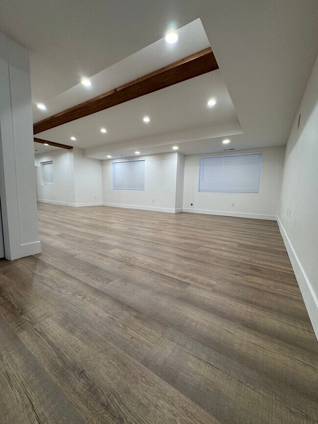 Building Photo - 11302 S Silver Ridge Dr