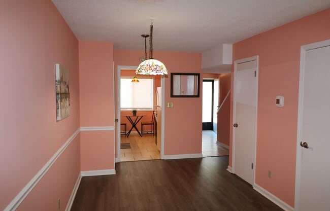 Building Photo - 171 Forest View Dr