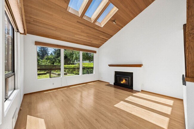 Building Photo - Unique 3bd/2.5bth Haller Lake Home in North Seattle, $4,250/mo.