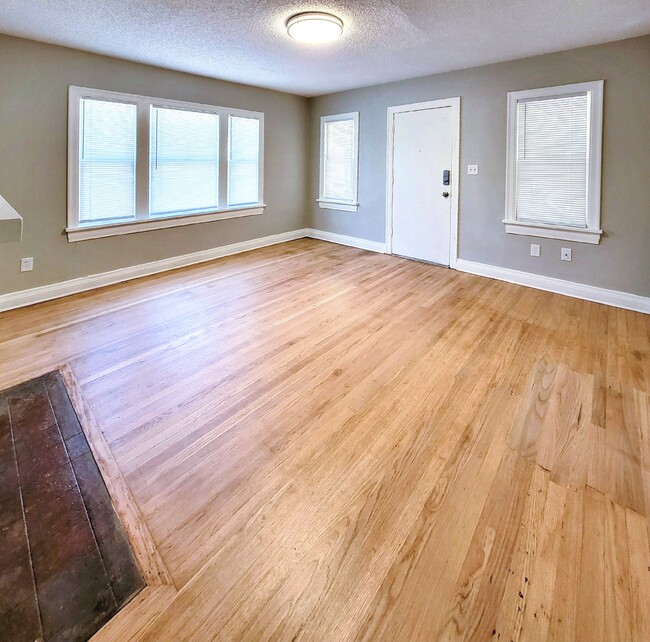 Building Photo - 11th St