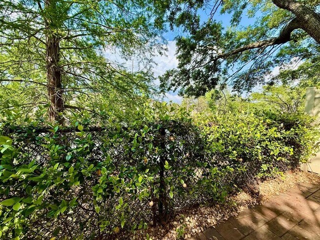 Building Photo - 505 S Tampania Ave