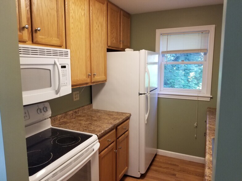 Building Photo - 11 Farmgate Rd