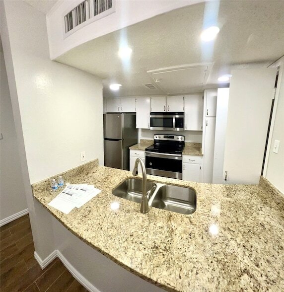 Building Photo - 4637 Country Creek Dr
