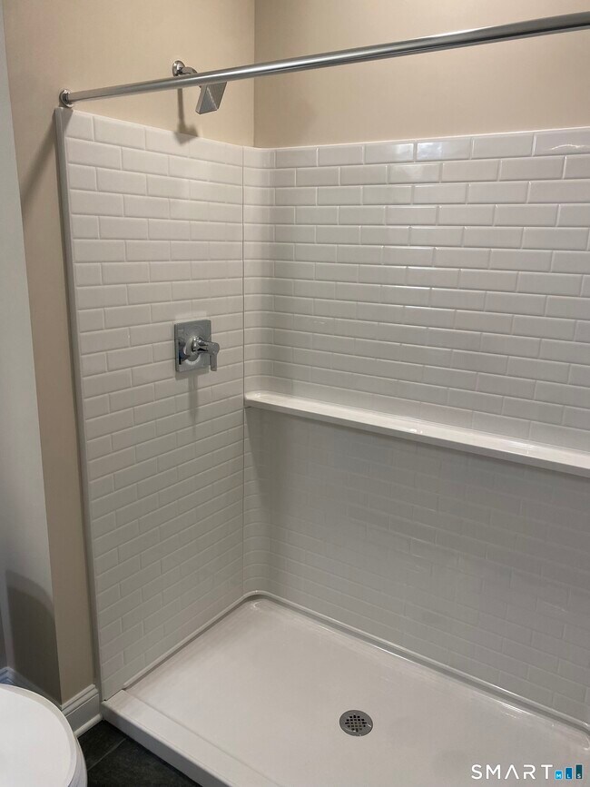 Building Photo - 919 Strongtown Rd