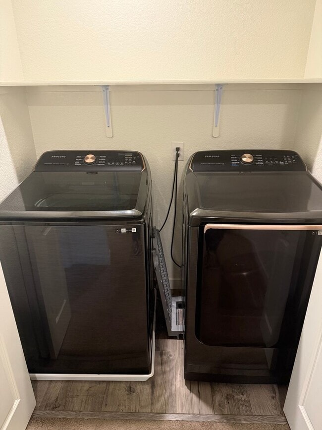 Building Photo - Move in Special!!  Half off the First Month!