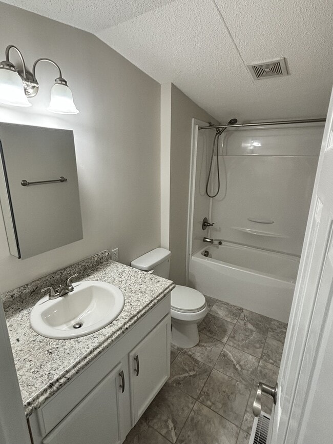 Building Photo - 828 Woodall Dairy Rd