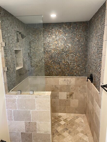 Spa shower in main bedroom - 3322 Wraywood Pl