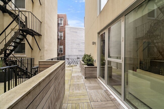 Building Photo - 126 Salem St