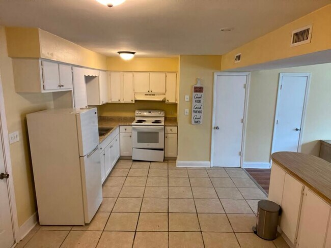 Building Photo - 1609 Fawn Vista Dr N