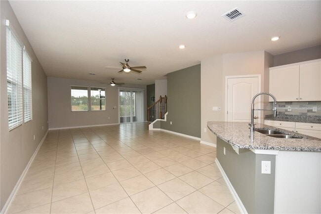 Building Photo - 207 Redbud Rd