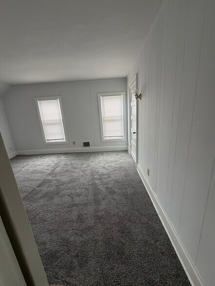 Building Photo - 998 E Whittier St