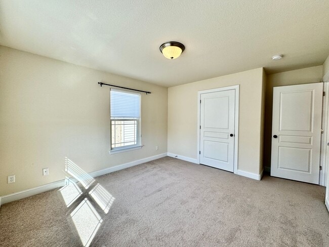 Building Photo - 4-Bedroom Home Ready 07-10-26!! Gourmet Kitchen - Fenced Backyard - Pet Friendly!