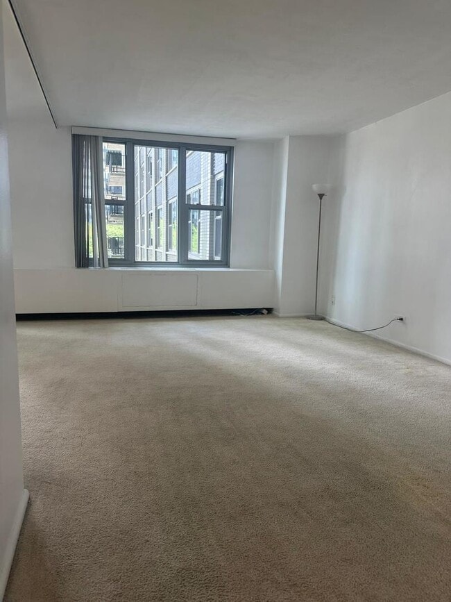 Building Photo - 400 E Randolph St