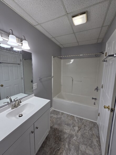 Building Photo - 34 N Earl St