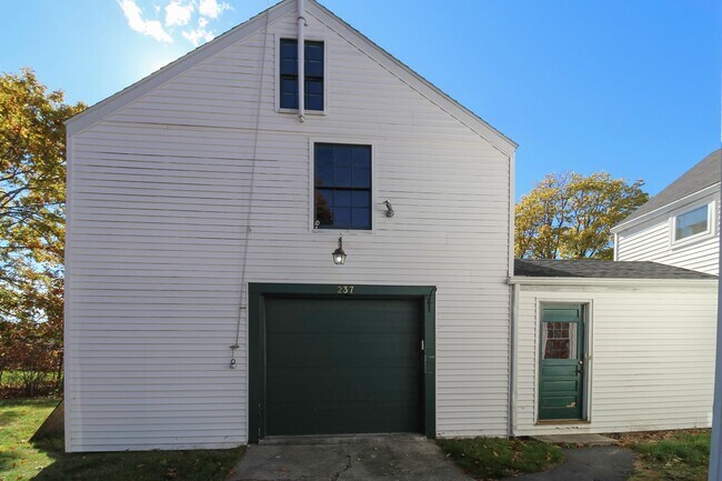 Building Photo - Beautiful 3-Bedroom Colonial on 1.3 Acres ...