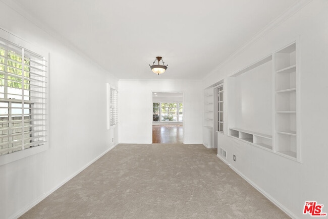 Building Photo - 1204 S Beverwil Dr