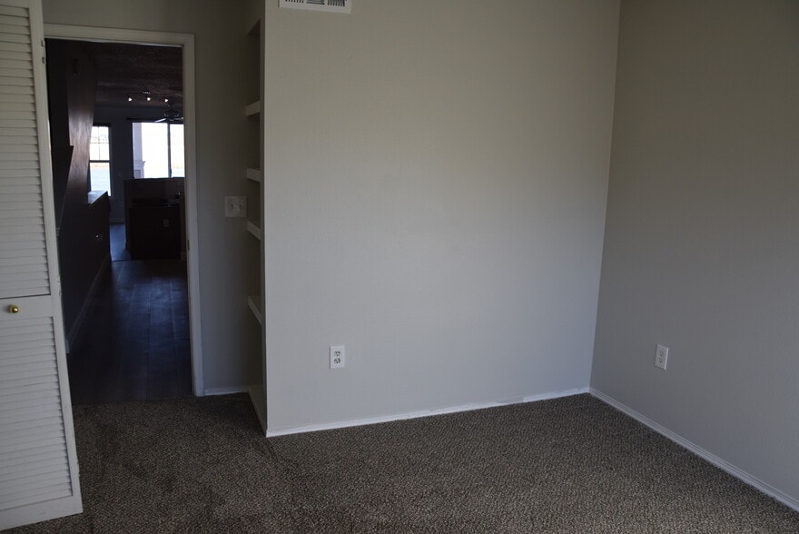 Building Photo - 1935 Piper St