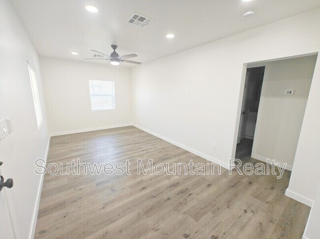 Building Photo - 7405 N 62nd Ave