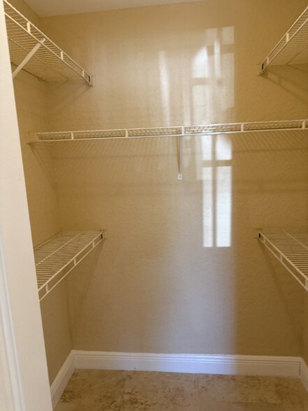 Building Photo - 2871 N Oakland Forest Dr