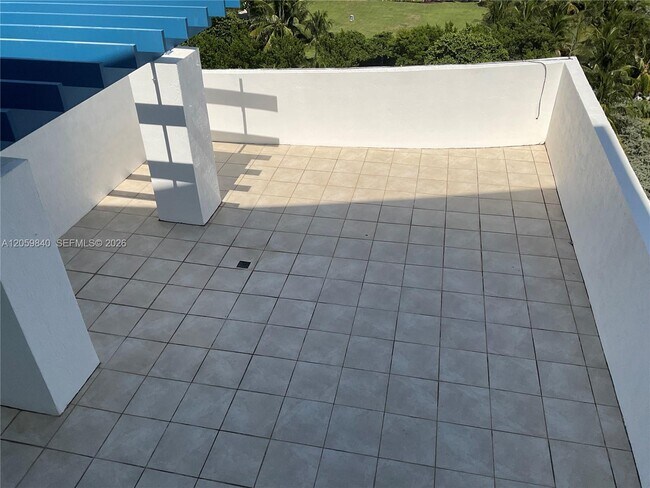 Building Photo - 7600 Collins Ave