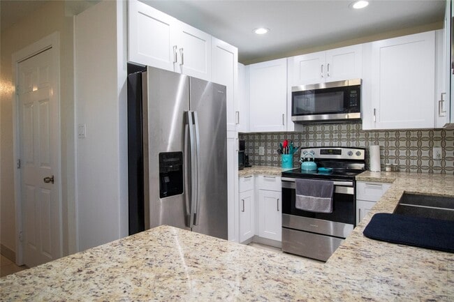 Building Photo - 311 Diers Ln