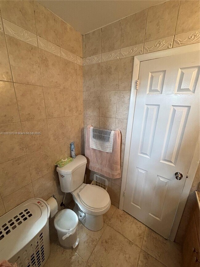 Building Photo - 2348 W 68th St