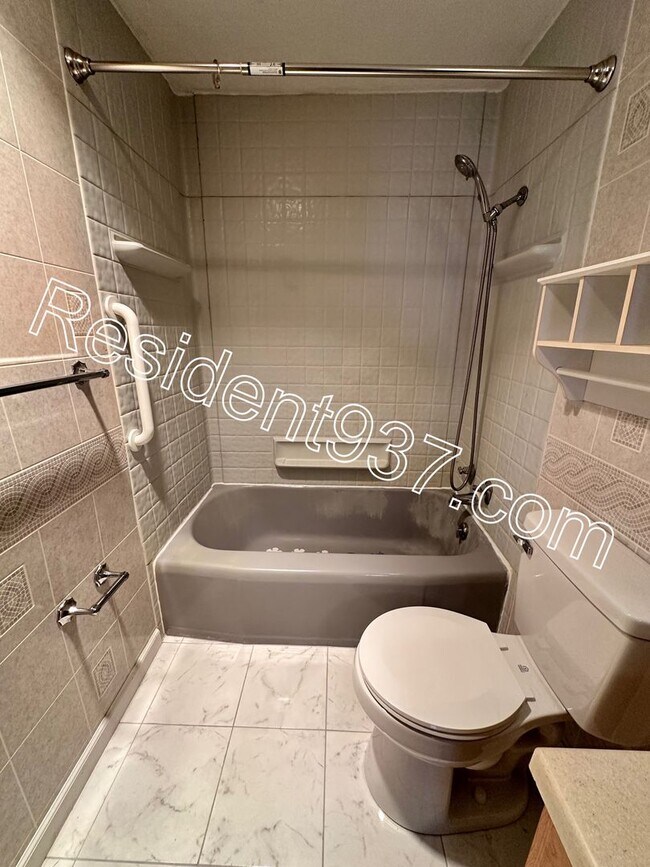Building Photo - 3 Bed 1 Bath Home
