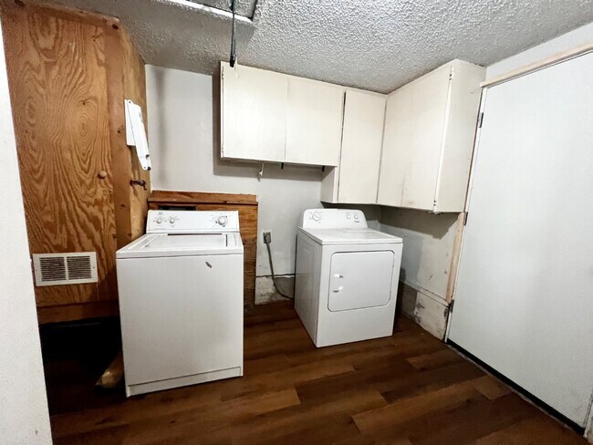 Building Photo - 2520 SW 45th St