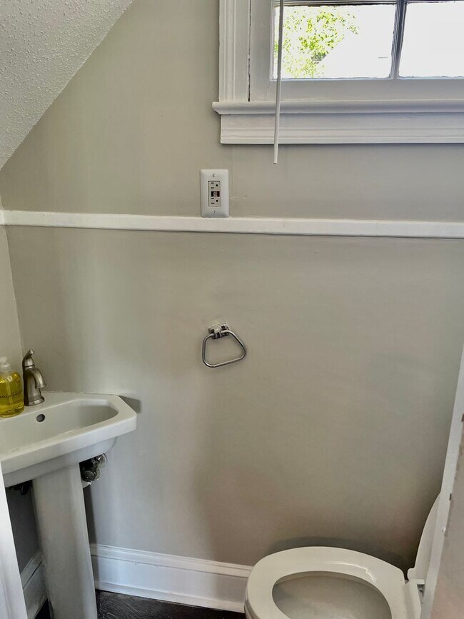 Building Photo - 49 Radcliffe St