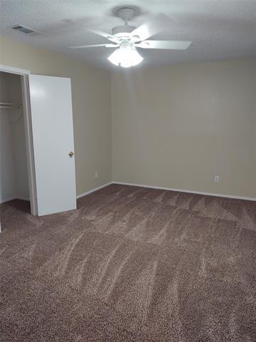 Building Photo - 815 Windcrest Dr