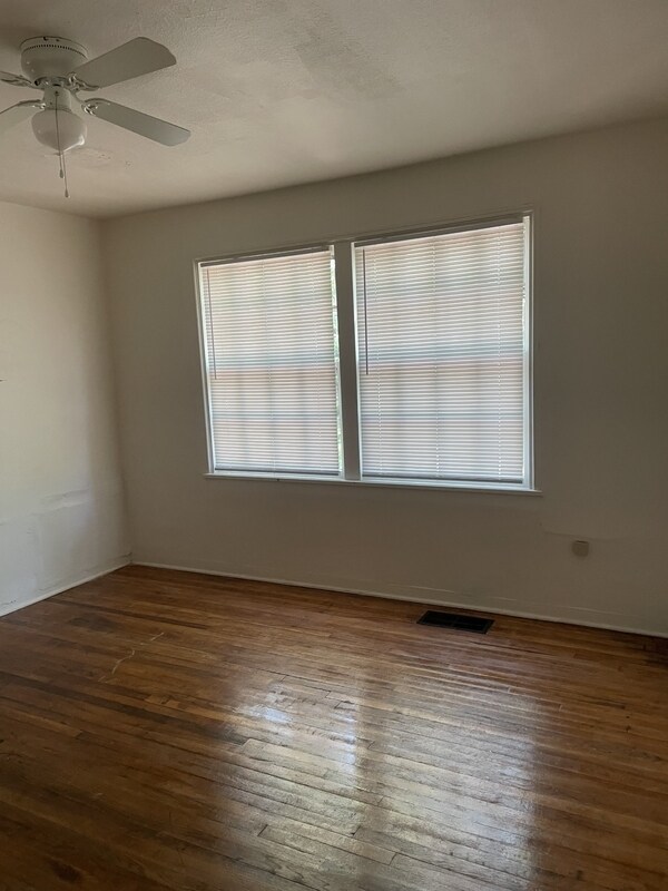 Building Photo - 4835 Maplewood Dr