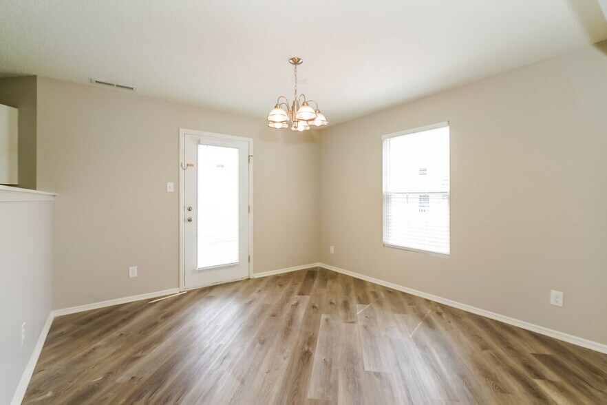 Building Photo - 1413 Broyles Dr