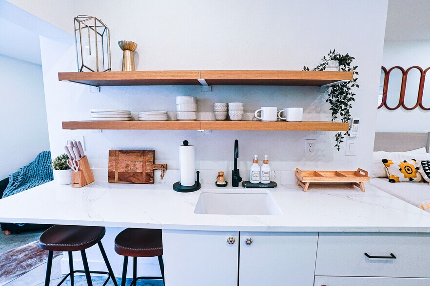 Building Photo - 6007 N Orange Blossom Ave