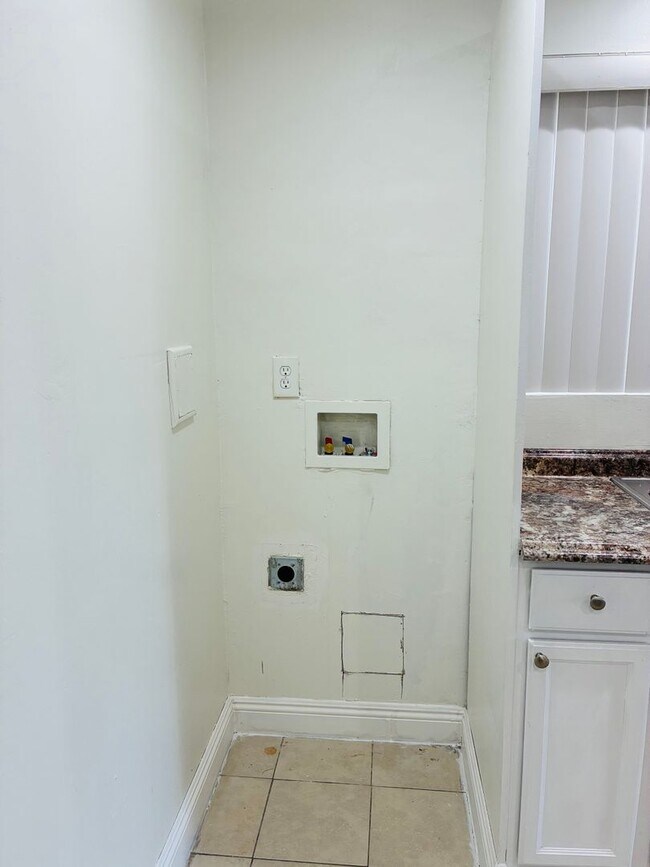 Building Photo - BEAUTIFUL 3 BEDROOM/ 2 BATH- ONE TIME RENTAL