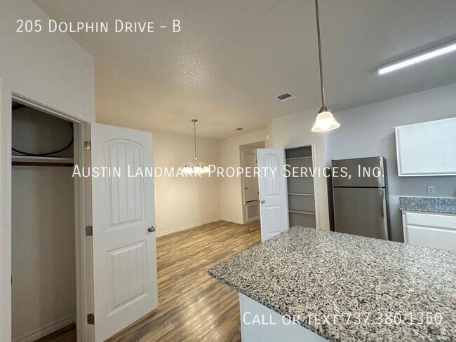 Building Photo - 205 Dolphin Dr