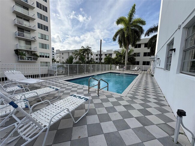 Building Photo - 1331 Lincoln Rd