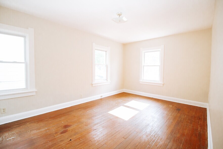Building Photo - 3342 Jeannette Ave