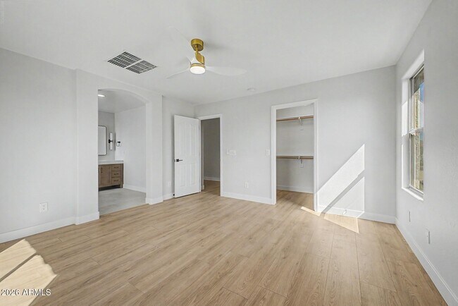 Building Photo - 7062 W Andrew Ln