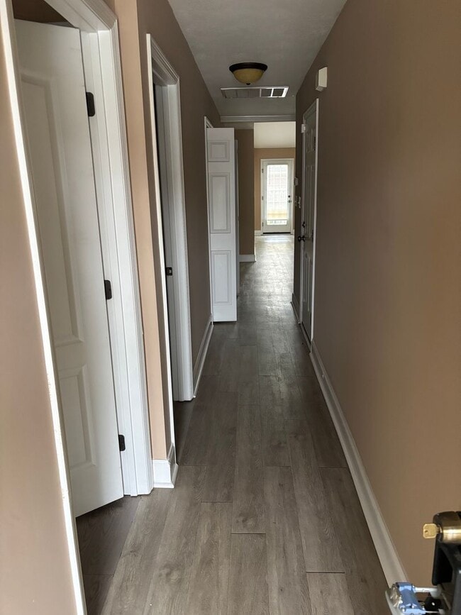 Building Photo - 818 Bryan Cir