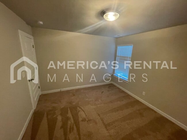 Building Photo - Home for Rent in Weaver, AL!!! Available to View Now!!!