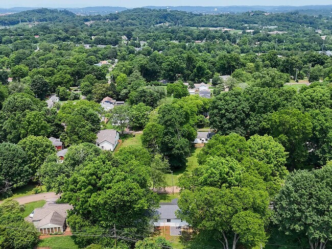 Building Photo - 502 Hayworth Dr