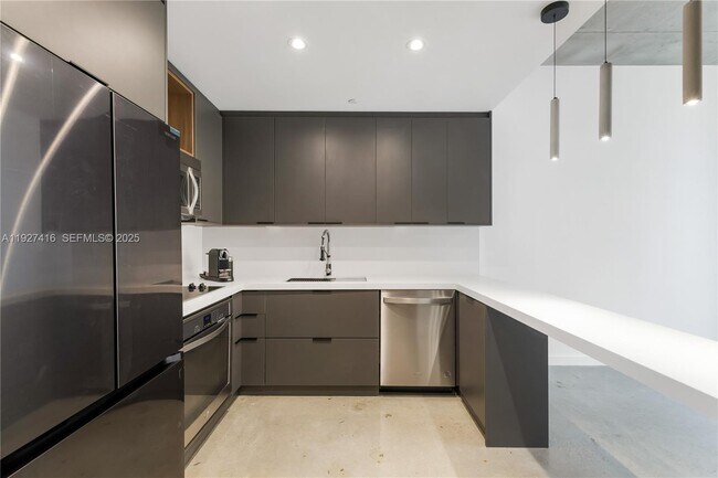 Building Photo - 151 SE 1st St