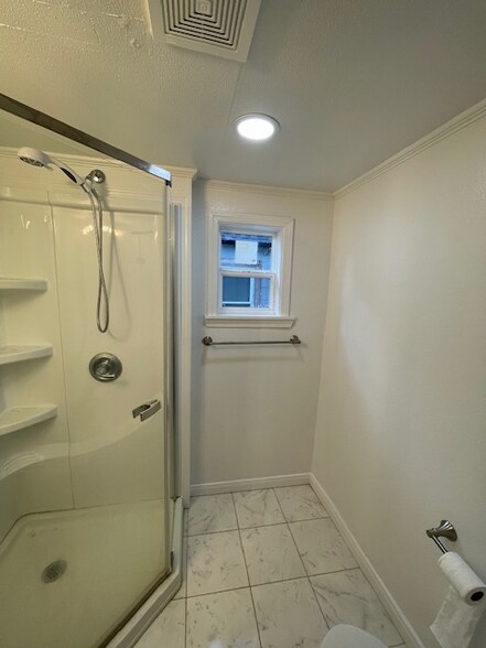 Building Photo - 1214 La Vega St