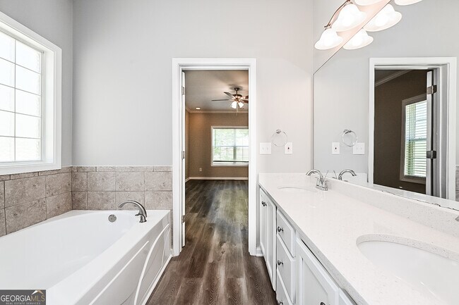 Building Photo - 514 Anglewood Trace