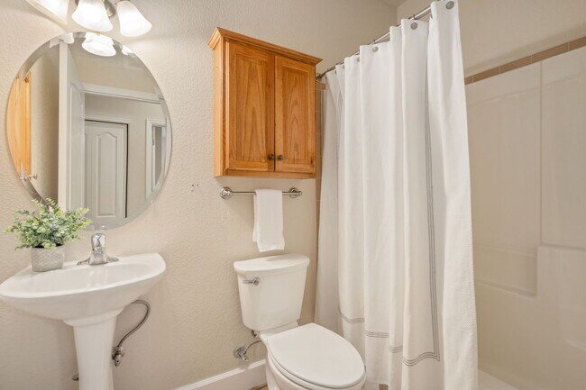 Building Photo - 4101 Crittenton Ln